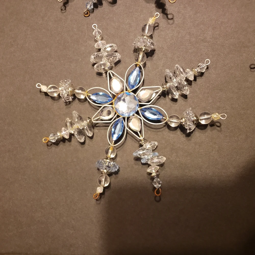 Handmade snowflake ornaments Set of 7 - Picture 11 of 12